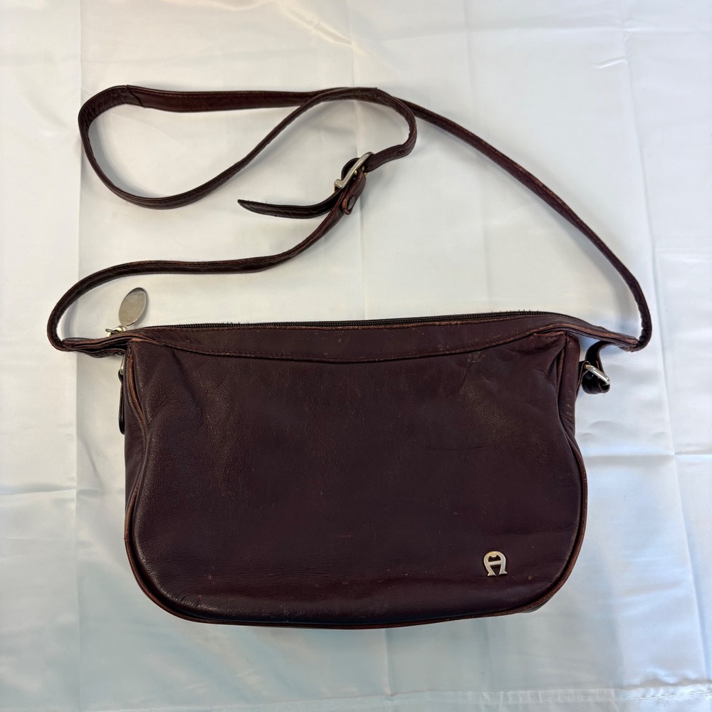 Vintage 70s 80s Etienne Aigner Burgundy OXBLOOD Leather Crossbody Bag Handbag